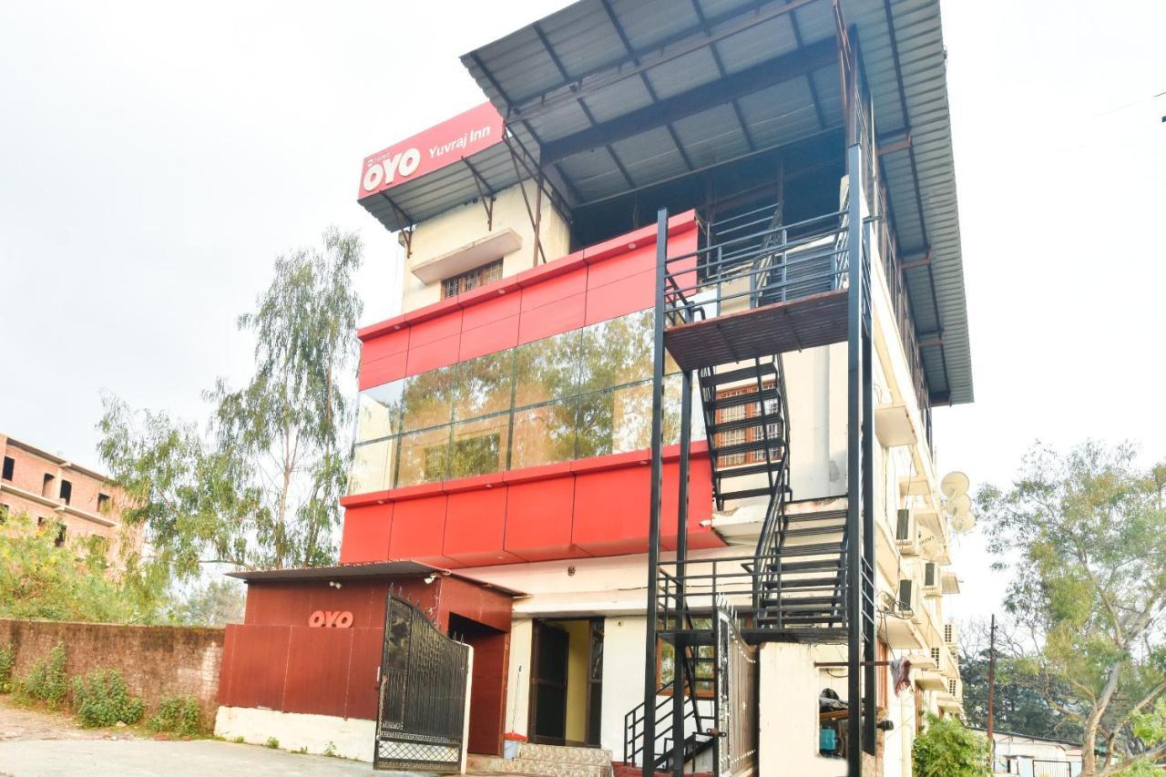 Oyo Flagship Yuvraj Inn Rājpur Kültér fotó